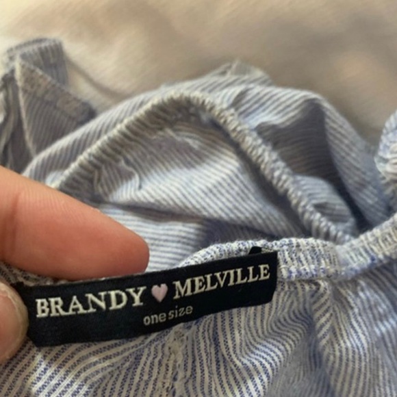 BRANDY MELVILLE CROP TOP! - Picture 4 of 4